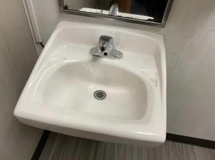 Learjet Plumbing Picture 4
