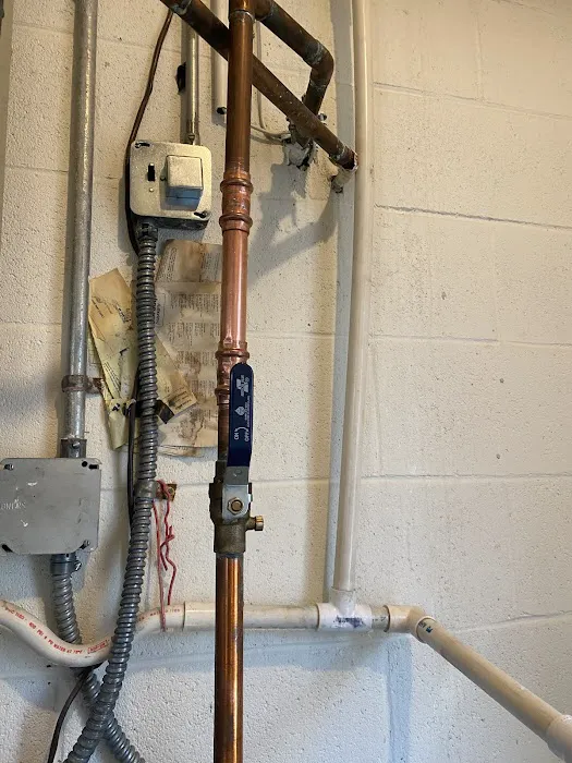 Plumber On The Way Picture 7