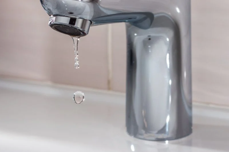 How to Fix a Leaking Faucet in Your Home the Right Way