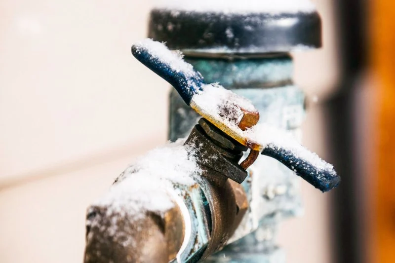 Plumber's Tips for Frozen Pipes – Prevention, Thawing, and Expert Help