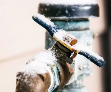 Plumber's Tips for Frozen Pipes – Prevention, Thawing, and Expert Help