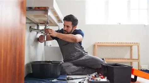 When Should You Call a Plumber for Water Damage in Your Bathroom? | PlumberNear