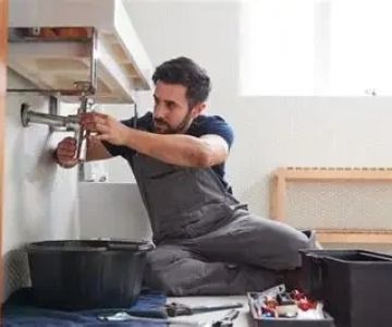 When Should You Call a Plumber for Water Damage in Your Bathroom? | PlumberNear