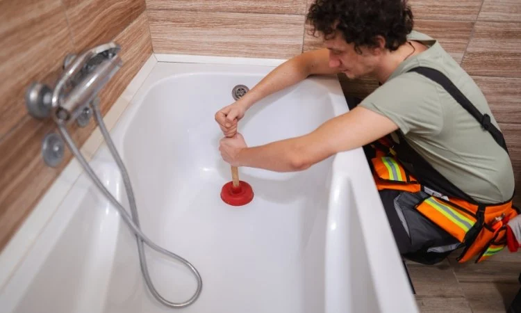 How to Fix and Unclog a Bathtub Drain – Complete Guide for Homeowners