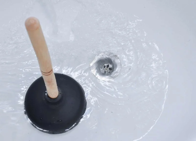 What Causes Unclogging a Bathtub Drain and How to Fix It