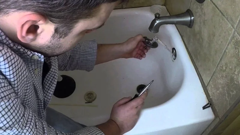 How to Fix Unclogging a Bathtub Drain