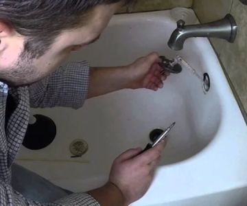 How to Fix Unclogging a Bathtub Drain