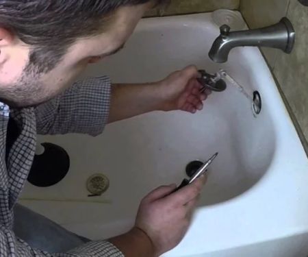 How to Fix Unclogging a Bathtub Drain