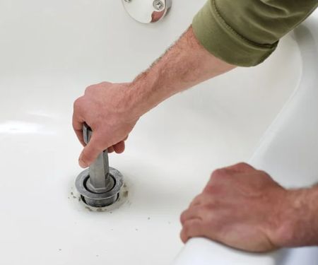 How to Choose Between Repairing or Replacing a Bathtub Drain