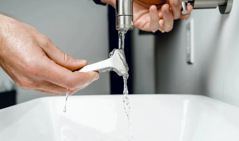 How to Avoid Plumbing Scams: Tips for Finding Reliable Plumbers