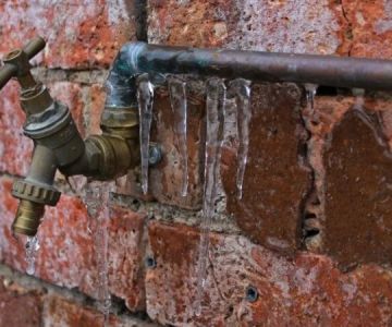 How to Prevent and Fix a Frozen Pipe in Cold Weather