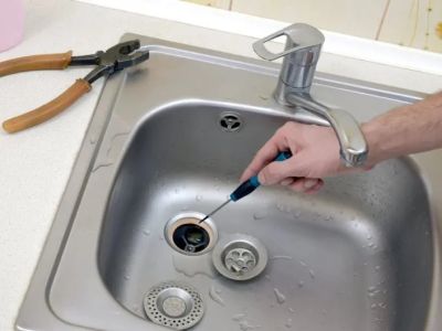 Why Is My Kitchen Sink Not Draining? Causes and Solutions for Clogged Drains