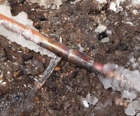 How to Fix a Frozen Pipe Without Bursting It Safely