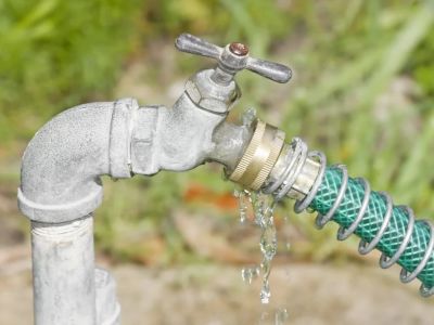 How to Fix a Leaking Outdoor Hose Connection Step by Step Guide